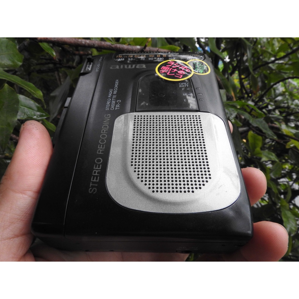 Máy nghe nhạc Cassette Stereo AIWA TR-3 có loa ngoài kiêm thu đài Radio kiểu máy đẹp còn nguyên tem