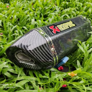 Pô độ Akrapovic lon lớn (có clip)