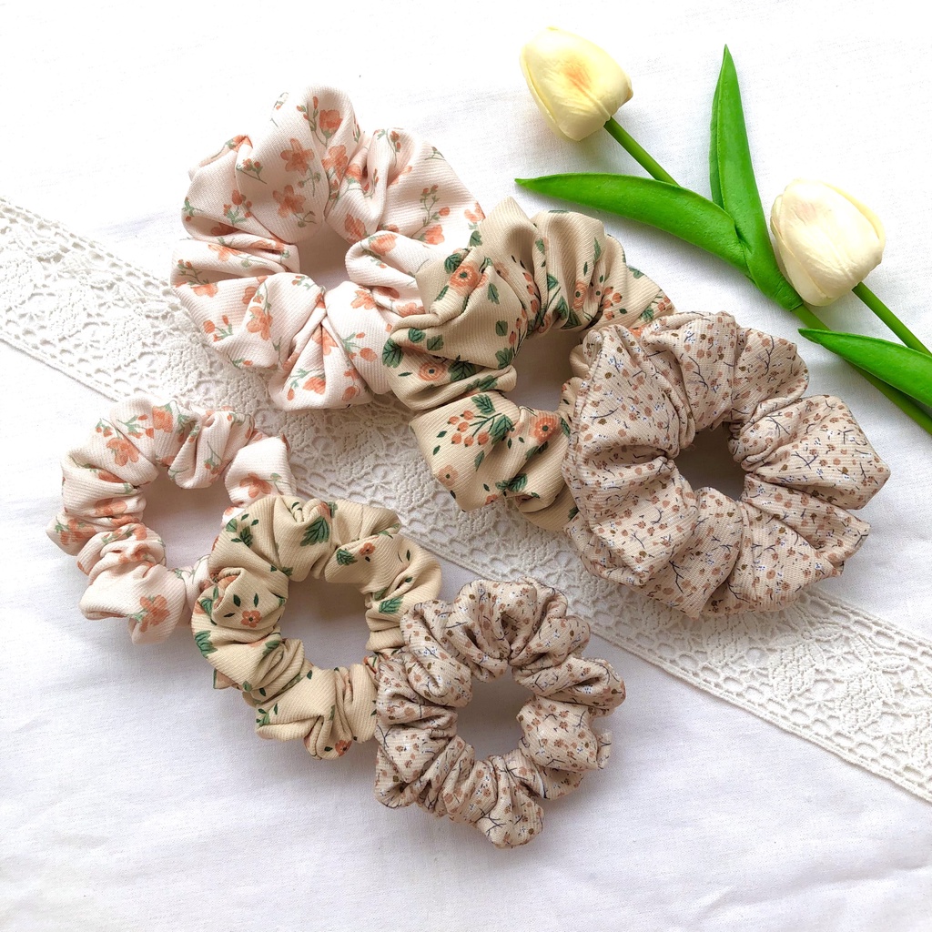 Cột tóc Srunchies vải nhung hoa nhí xinh xắn- Mimosa Handmade