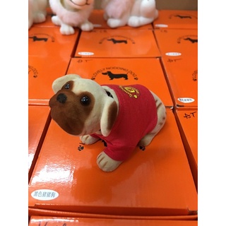 Chó gật gù trang trí trên taplo xe ô tô xe hơi