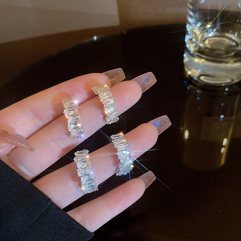 Khuyên Tai Cong Đính Đá Zircon Thời Trang Cao Cấp 2022