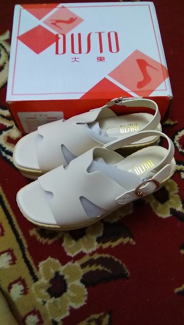 Sandal dusto