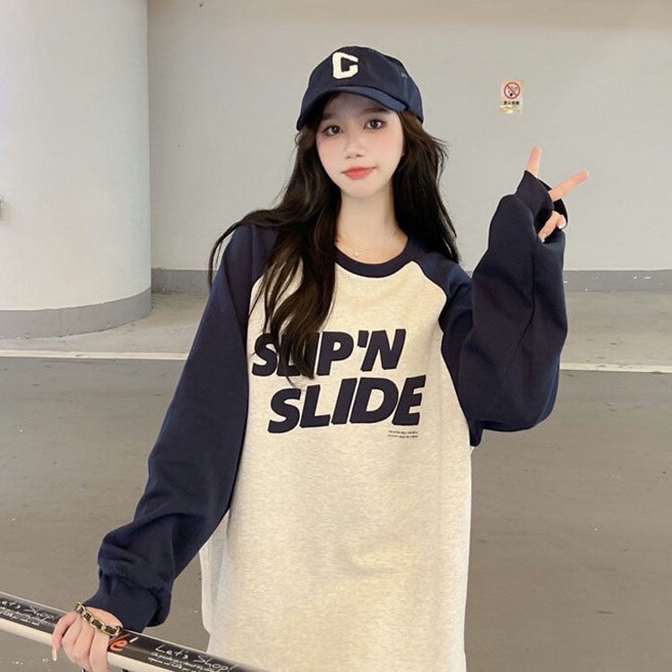 Áo thun COZOKC tay dài raglan cổ tròn in chữ phong cách Hàn Quốc