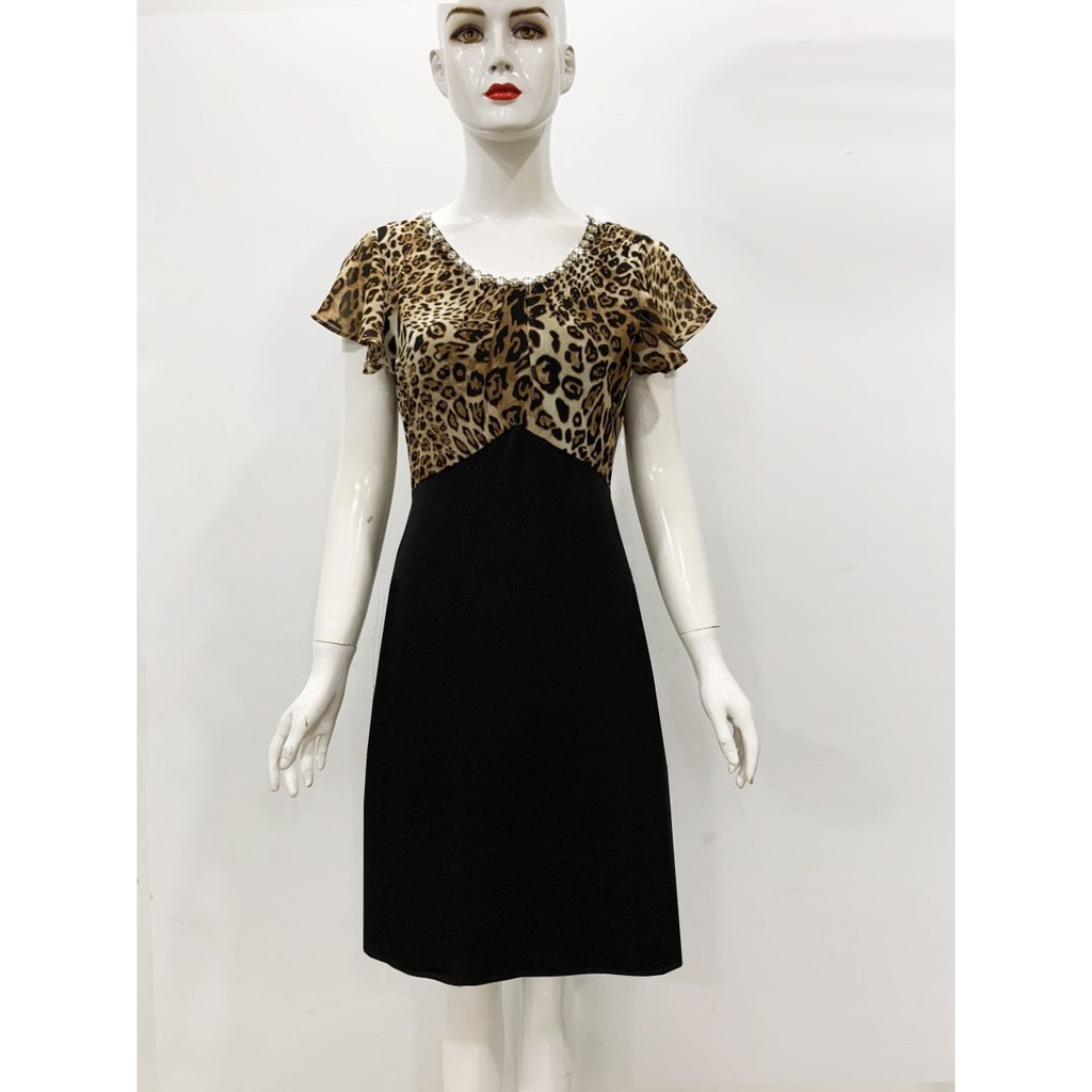 GOTI – Đầm Suông Trung Niên Nhiều Size Kiểu Chữ A Dành Cho Mẹ In Hoạ Tiết Beo Phối Viền Cổ 3299