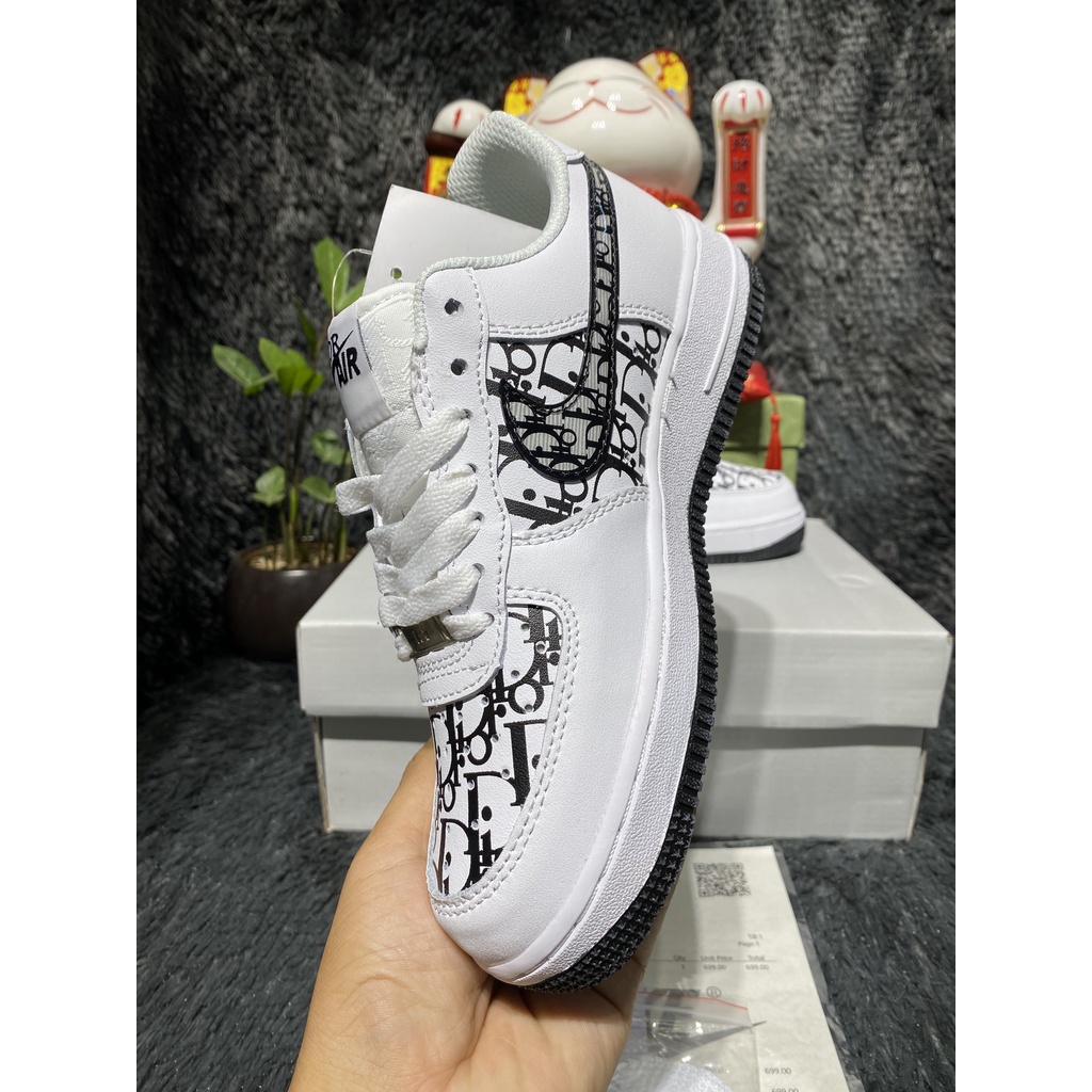 [Full box+bill] Giày Sneaker AF1 trắng vân chữ đen SC full box bill và hộp bảo vệ