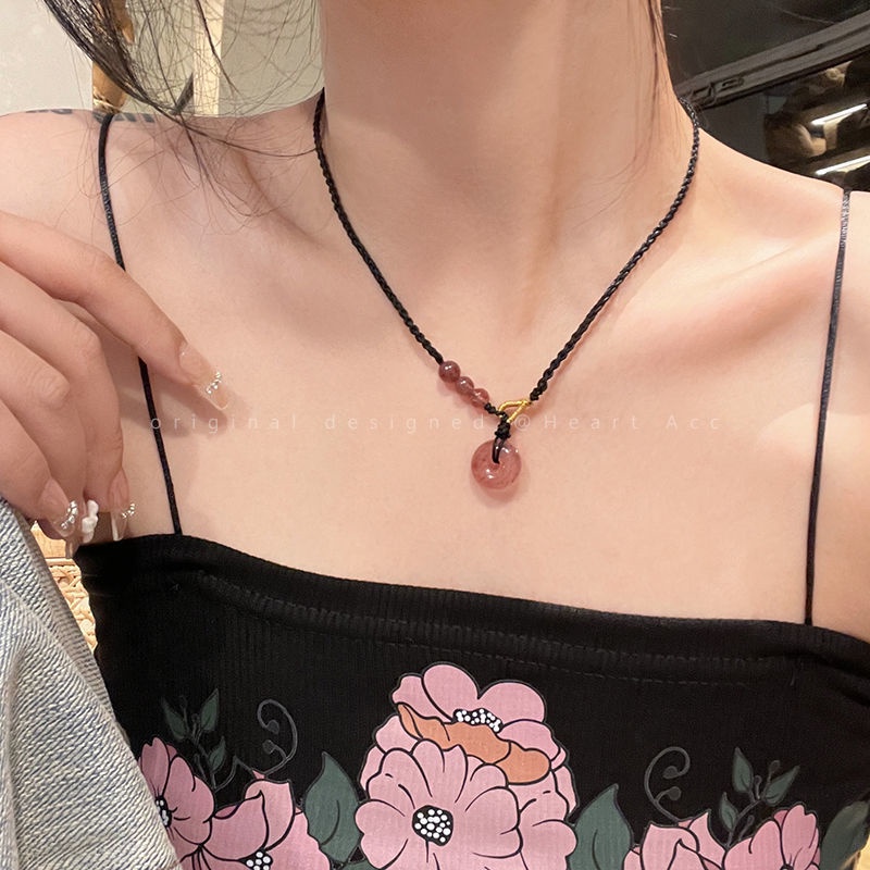 Vòng cổ Mặt Hình Trái Dâu Đính Đá Pha Lê Màu Đen Thời Trang Mùa Hè Sang Trọng Cho Nữ