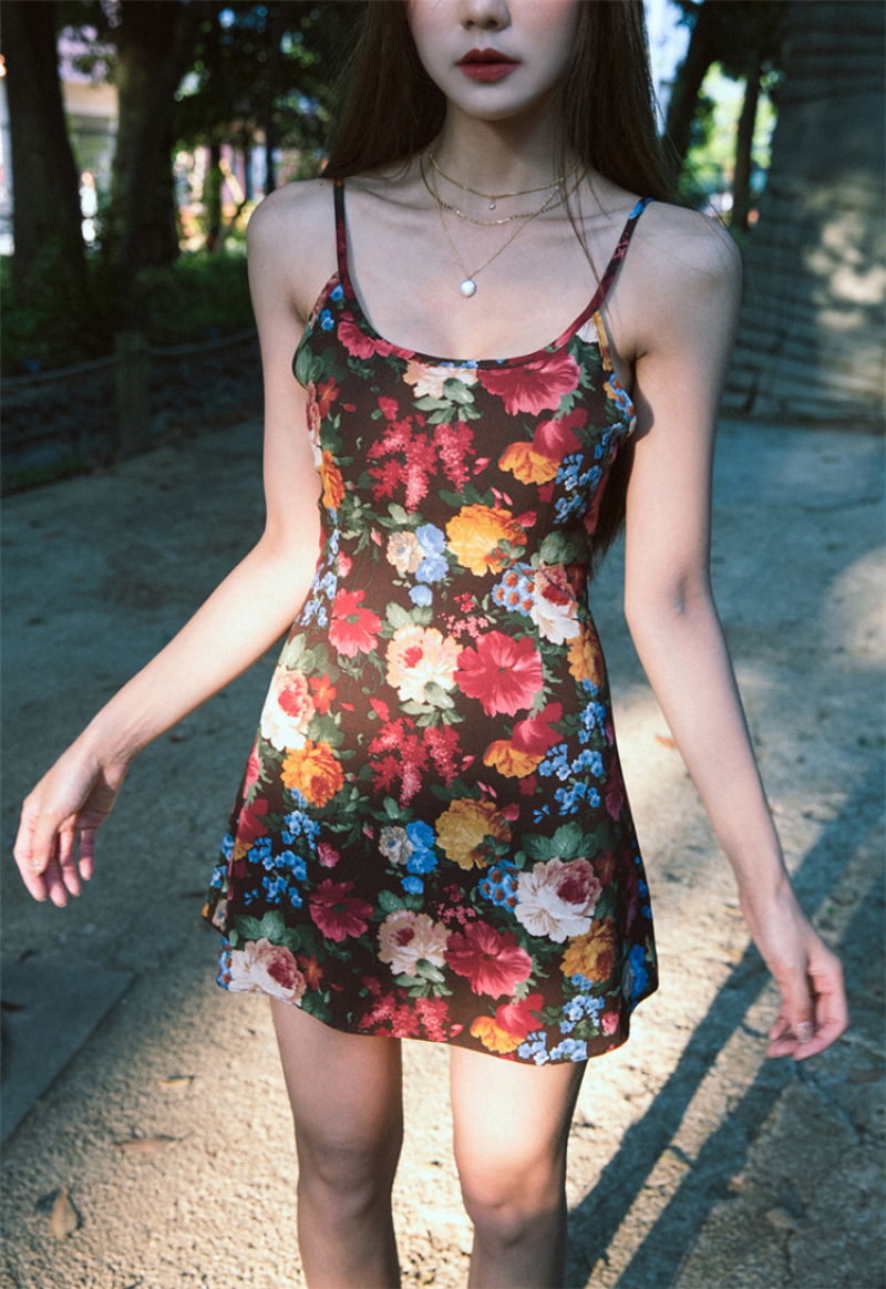 Đầm dây chữ A in hoa thời trang retro | BigBuy360 - bigbuy360.vn