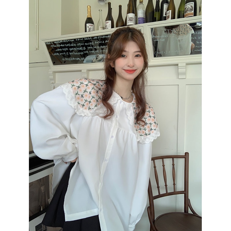 Áo Sơ Mi Trắng Dáng Rộng Cổ Búp Bê Phối Ren Hoa Xinh Xắn Phong Cách Hàn Quốc