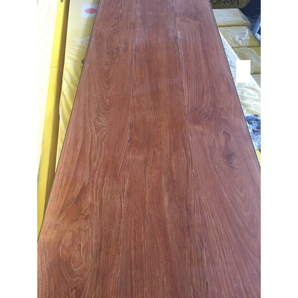Thanh lý sàn gỗ công nghiệp cốt xanh giá siêu hời 135k/m2