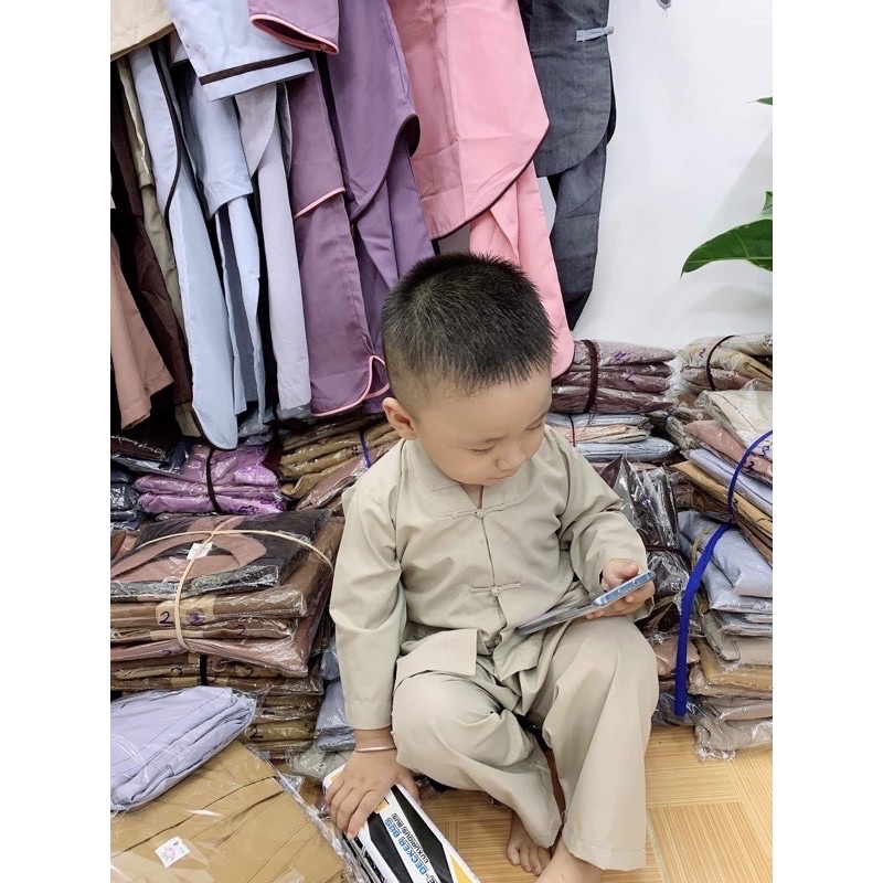 Mẩu đi chùa LA HÁN Em BÉ