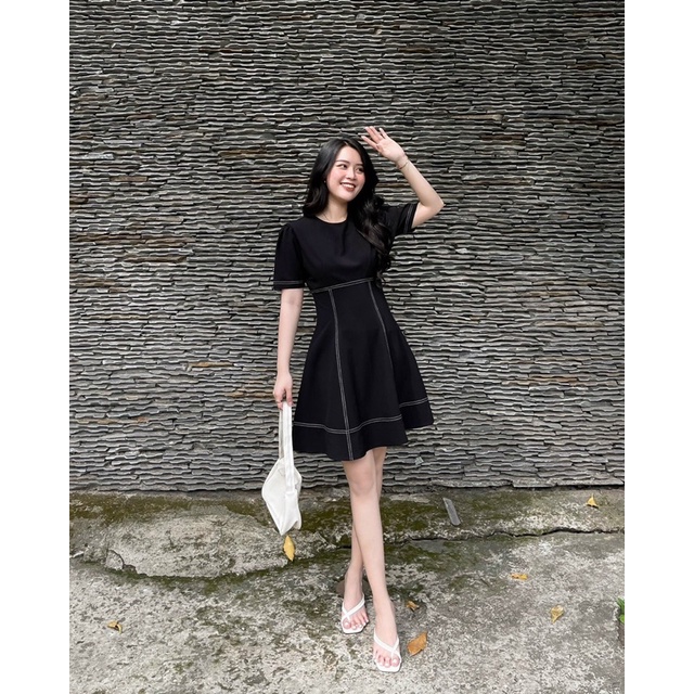 Đầm váy nữ july chạy viền chỉ nổi phong cách công sở trắng , đen , caro xanh min Tròn Xoe Shop