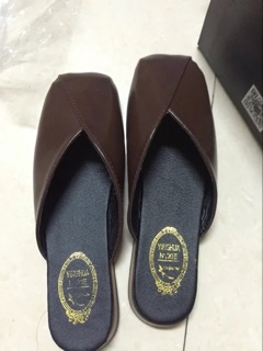 Giày sục mũi vuông