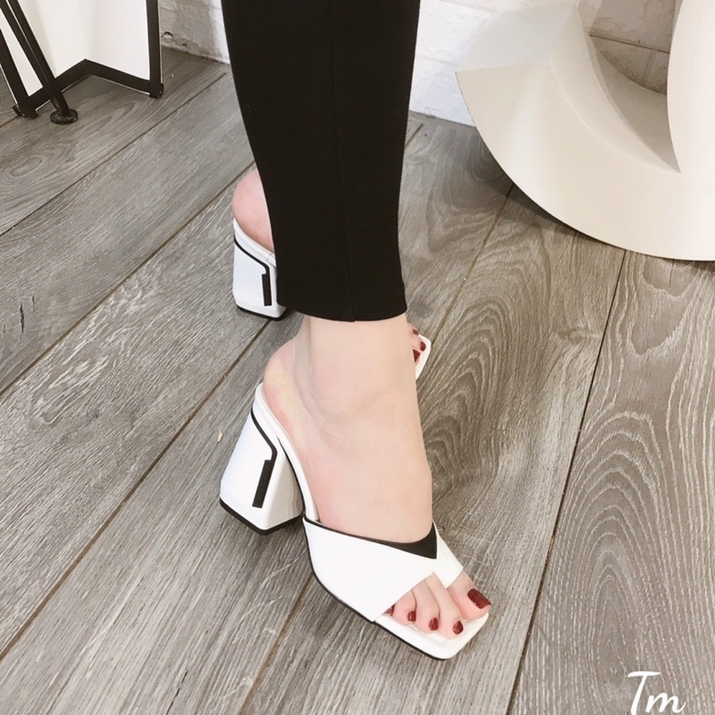 Guốc kẹp xỏ ngón prada