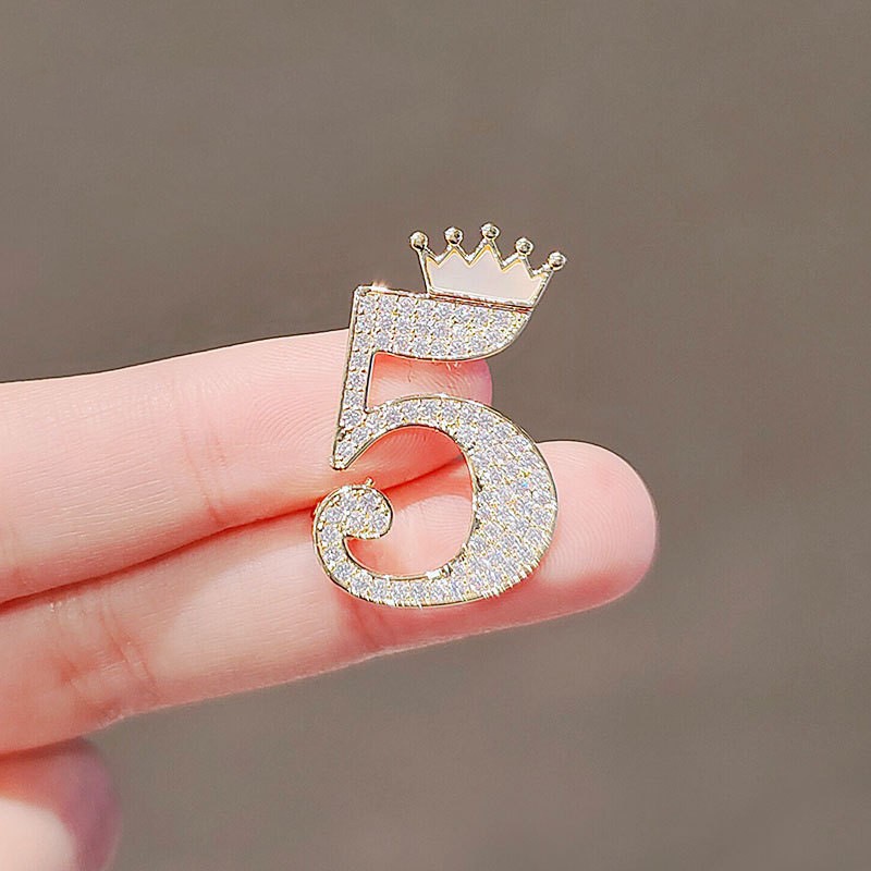 Ghim Cài Áo Hình Số 5 Vương Miện Đính Đá Sang Trọng