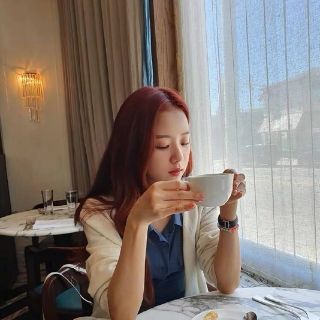 váy polo xanh Jisoo