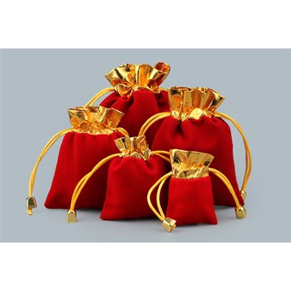 Túi nhung đỏ may mắn