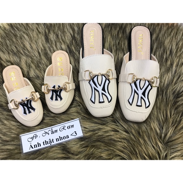 Dép sục cho mẹ bé màu kem