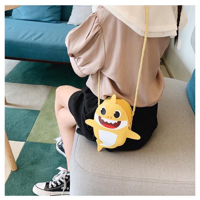 Túi đeo chéo hình chú cá BABY SHARK dễ thương cho bé gái
