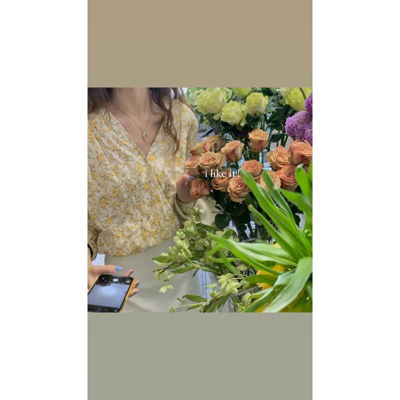 Áo Sơ Mi Cổ Chữ V Xếp Ly Tay Phồng Mẫu Mới 2022