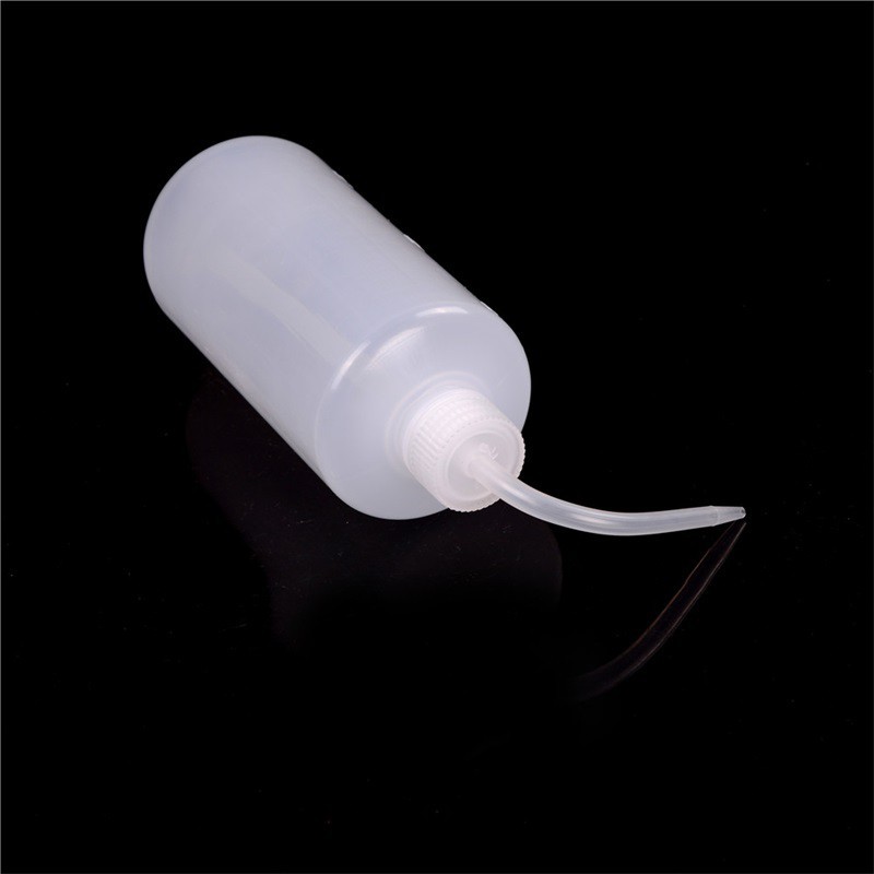 1 Bình Xịt Vệ Sinh Hình Xăm Dung Tích 500ML