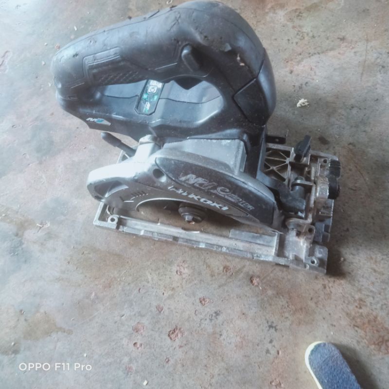 Cưa đĩa  không than hàng bãi nhật máy pin