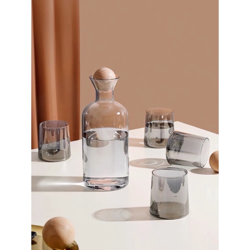 Bộ bình nước thủy tinh màu hổ phách, màu amber, màu trong suốt kèm khay sang trọng