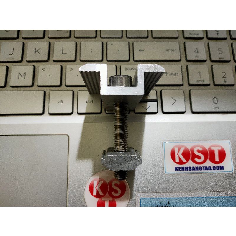 Kẹp bìa và kẹp giữa Tấm pin mặt trời