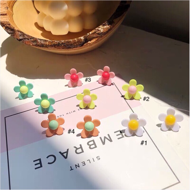 Bông tai hoa nhiều màu xinh tươi mùa hè