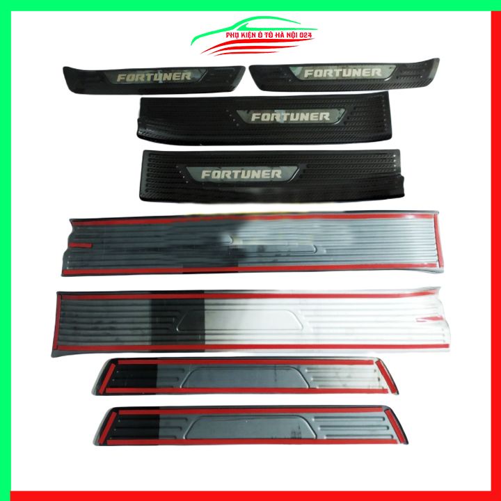 Ốp bậc cửa, nẹp bước chân Fortuner 2017-2023 vân cacbon chống trầy bảo vệ trang trí xe