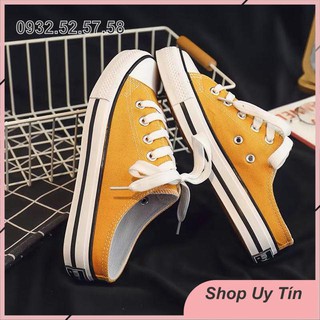 Giày sục vàng, đen, trắng