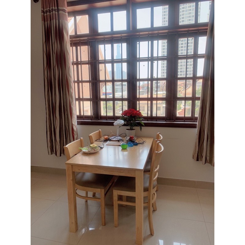 Bộ ăn cabin có cả 4 ghế