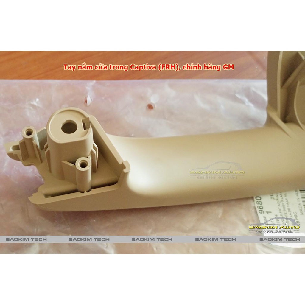 Tay nắm cửa trong phía trước, bên phải (FRH) Captiva màu be, chính hãng GM, new
