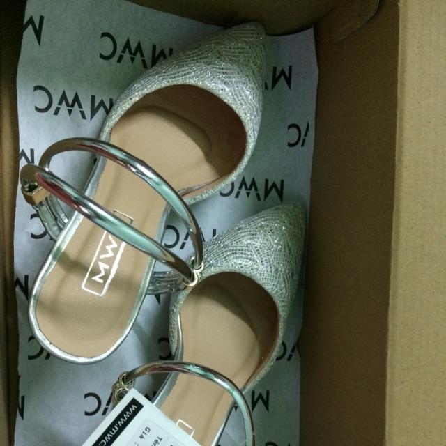 Giày MWC siêu đẹp size 35