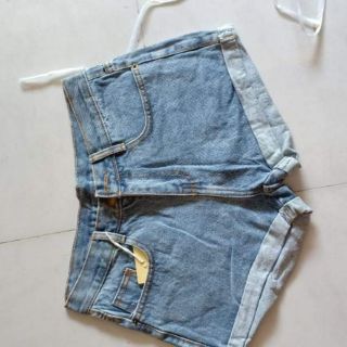 Short jean 100k/3 cai
