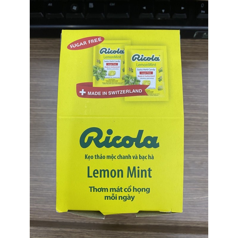 Kẹo ngậm thảo mộc Chanh Bạc hà Lemon Mint thơm mát cổ họng mỗi ngày RICOLA Hộp 10 gói x 17.5 G