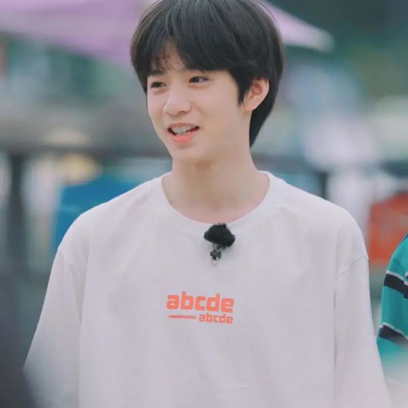 Áo phông TNT màu đen màu trắng