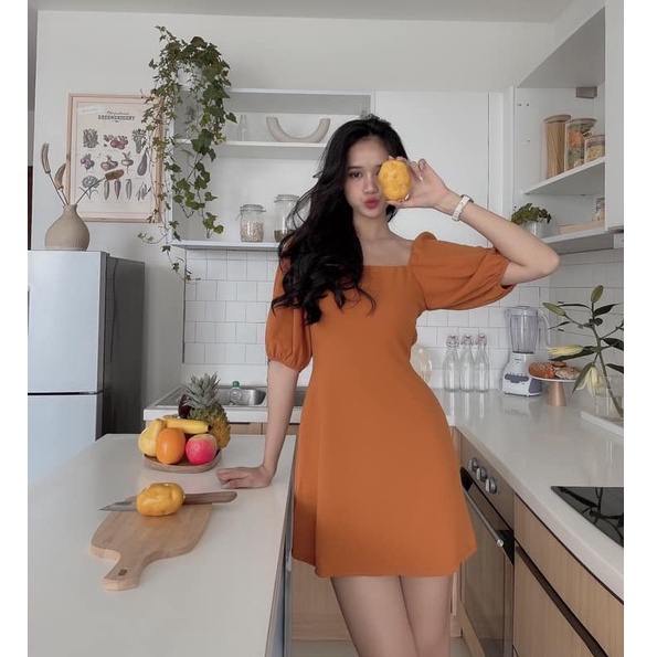 Đầm mini đan lưng tay phồng