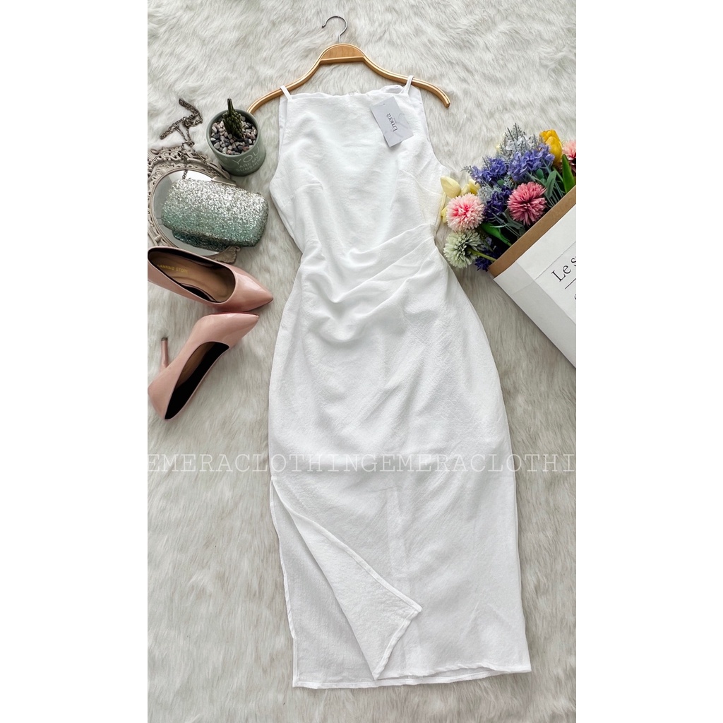 Váy EmeDress trắng dự tiệc sang trọng trang nhã (ảnh shop tự chụp)