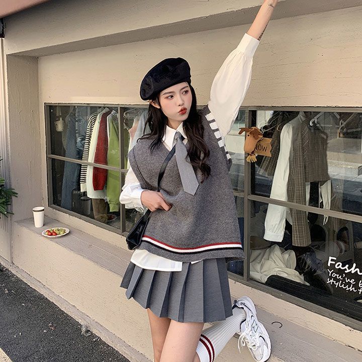 Three-piece suit / single Spring and Autumn vintage chic knitted vest sweater female designer shirt high waist pleated skirt