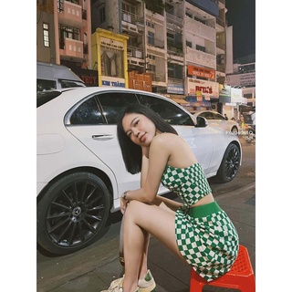 Set caro áo croptop hở lưng phối chân váy ngắn!