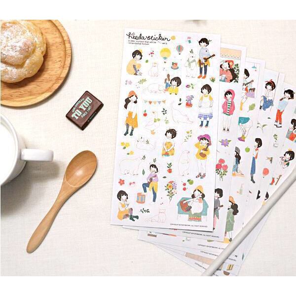 Decal trang trí tường - Sticker cô gái trẻ
