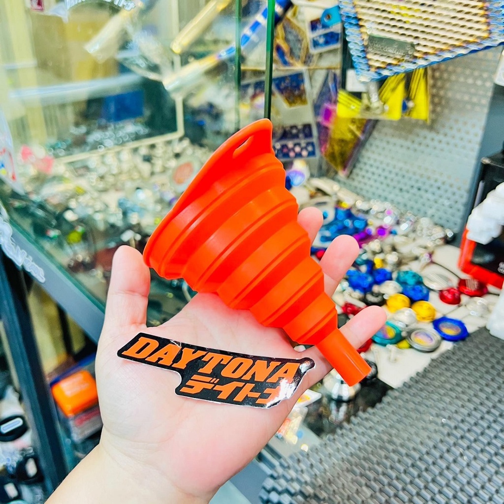 Phiểu đổ nhiên liệu xe máy nhựa dầy kèm tem daytona tiện lợi độc đáo