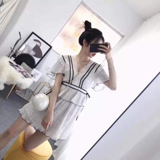 Váy ren trắng 750k của looboo shop