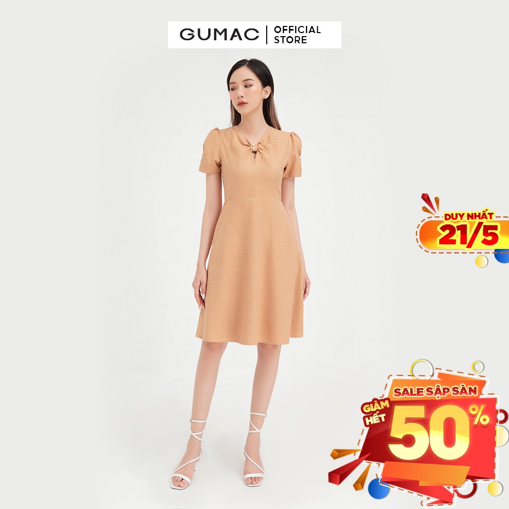 Đầm dáng ôm nữ nhún tay khoét cổ GUMAC thiết kế công sở trẻ trung màu nâu DB441