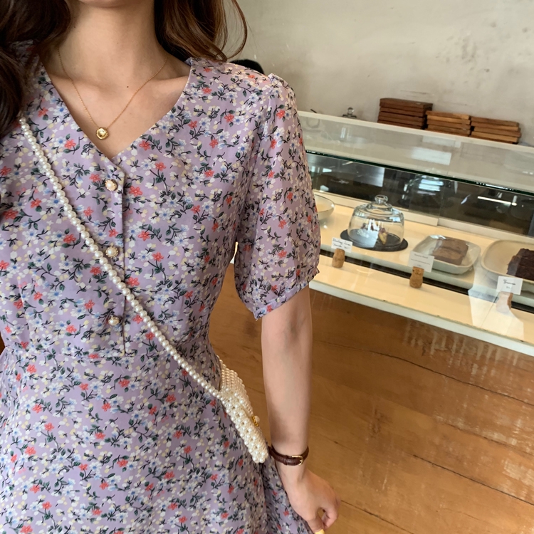 Đầm Tay Ngắn Hoạ Tiết Hoa Thiết Kế Cổ Chữ V Nữ Tính | BigBuy360 - bigbuy360.vn