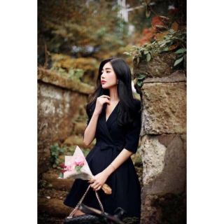Váy cổ chữ v