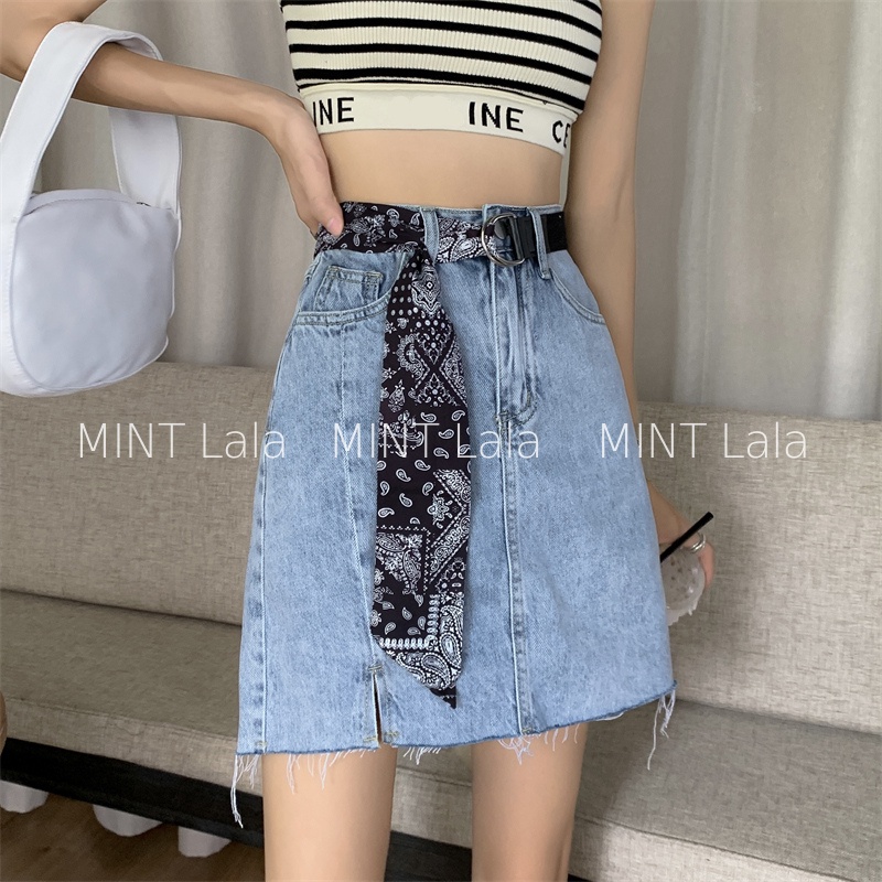 Chân Váy Jean Chữ A  Xẻ Đùi Dáng Ngắn Kèm Đai Cá Tính