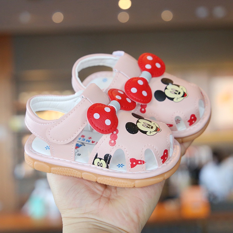Giày tập đi hình chuột Mickey sandal cho bé gái đế mềm chống trơn trượt phát tiếng kêu [DTD09]