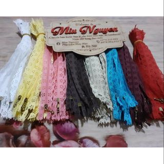 Khóa giọt lệ viền hoa trang trí