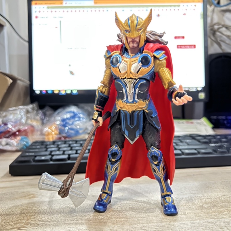 Mô hình Action figure nhân vật Thor Love and Thunder trong Marvel Legend